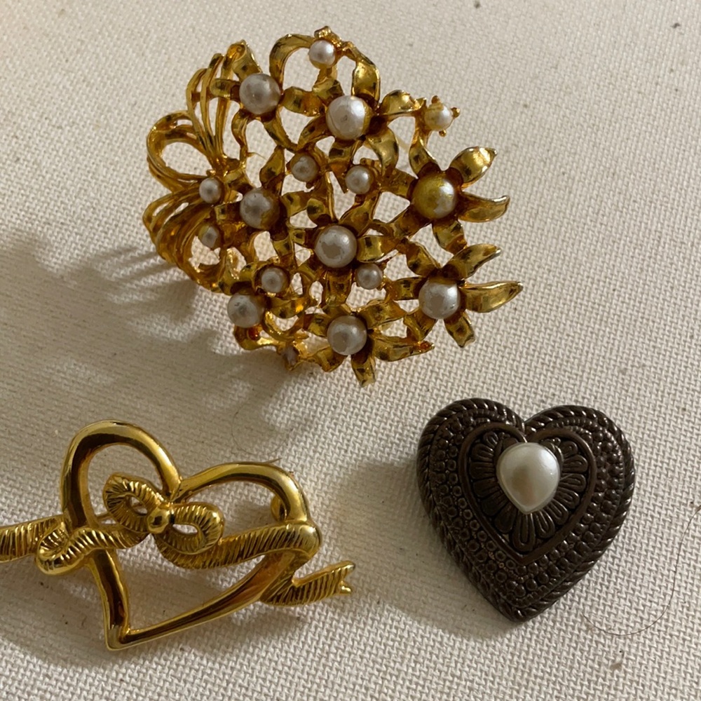 Lot of 3 vintage pearl bouquet and heart oxidized  brooches